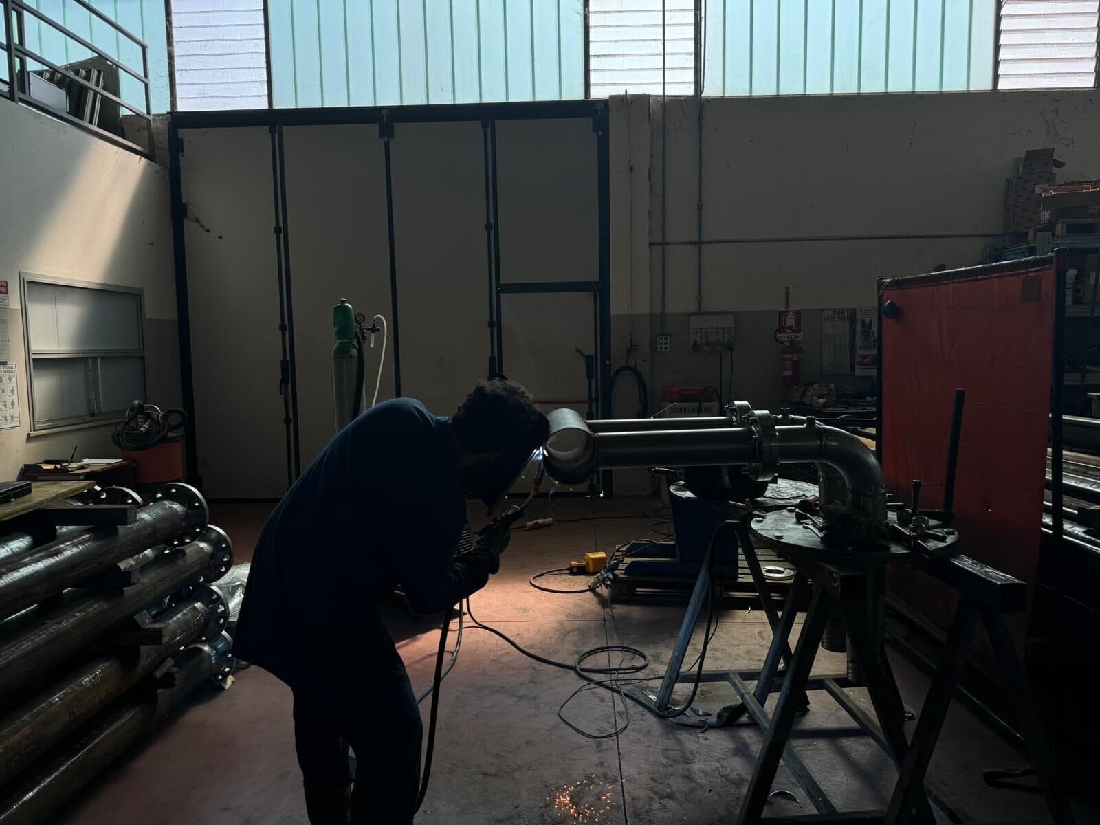 Lavorazione di carpenteria eseguita nell'officina Idrogeo