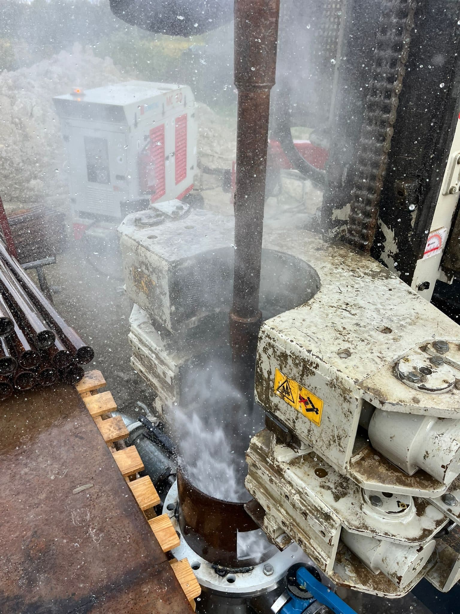 Dettaglio del getto ad alta pressione durante la pulizia