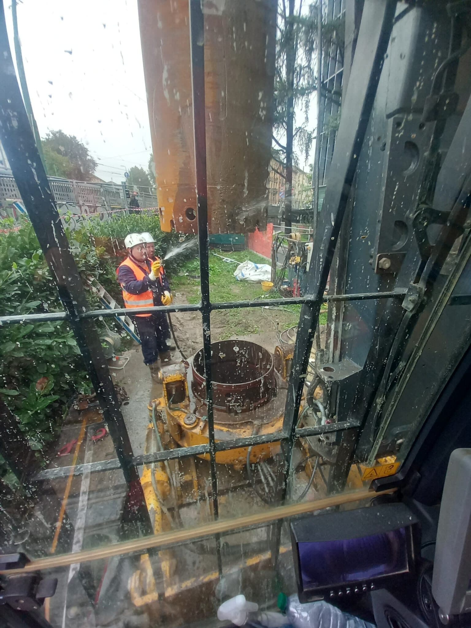 Operatore Idrogeo in sicurezza durante un intervento di cantiere